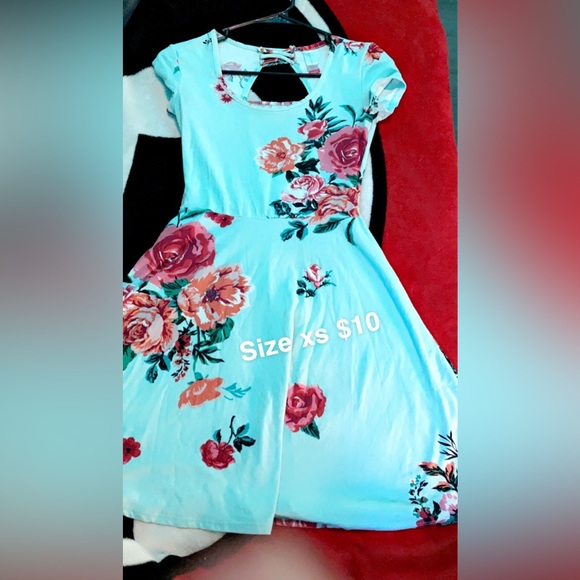 Dresses - Picture 13 of 14